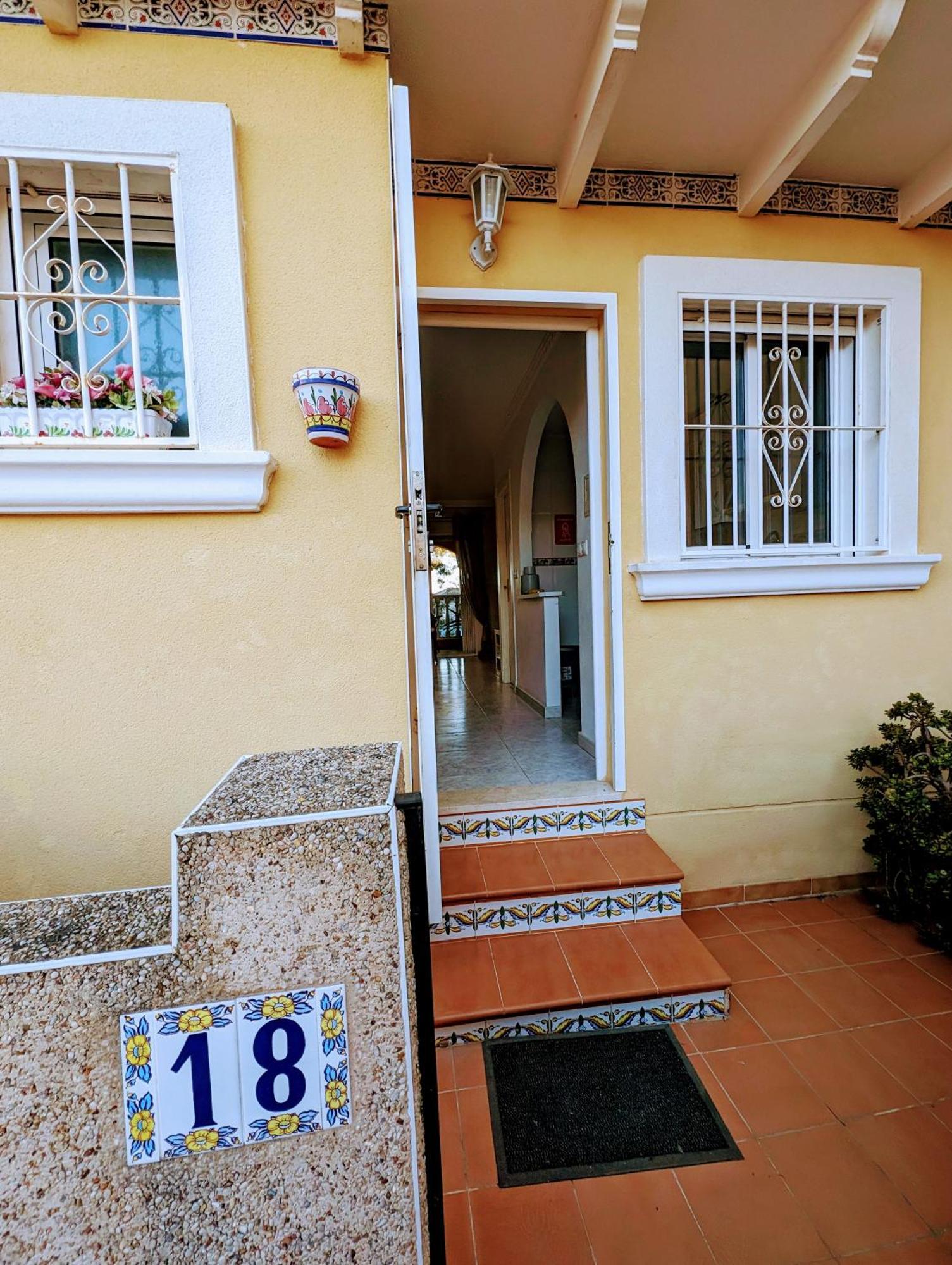 2 Bedroom Algorfa Townhouse With Pool Castillo de Montemar Buitenkant foto